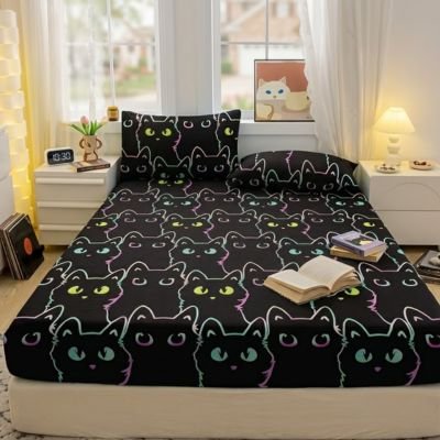 drap-housse-motifs-chats-noirs-sur-fond-sombre 